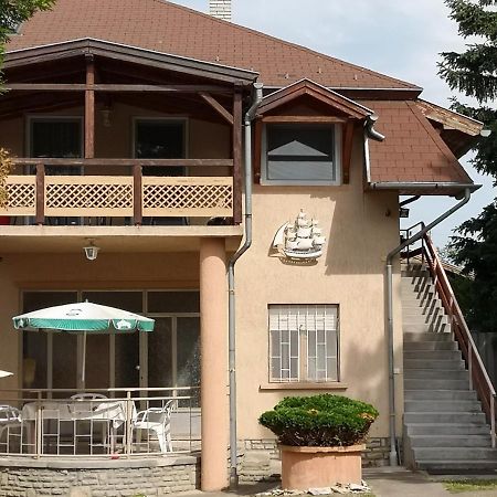 Vitorlas Apartmanhaz 希欧福克 外观 照片