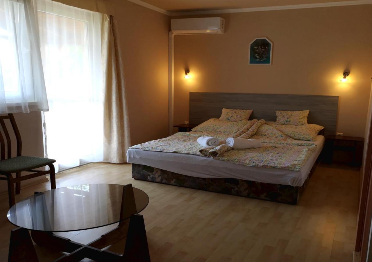 Vitorlas Apartmanhaz 希欧福克 外观 照片