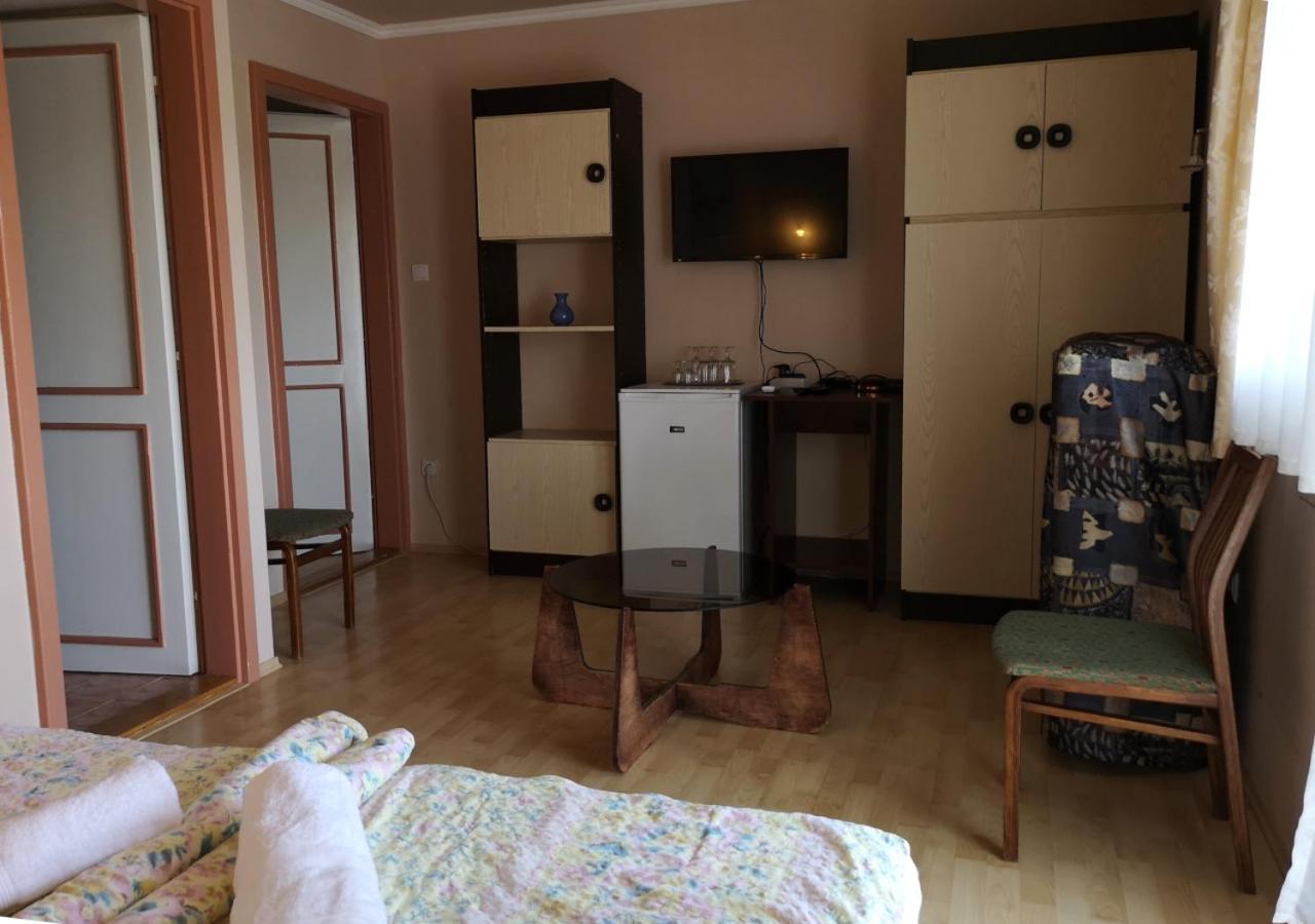 Vitorlas Apartmanhaz 希欧福克 外观 照片
